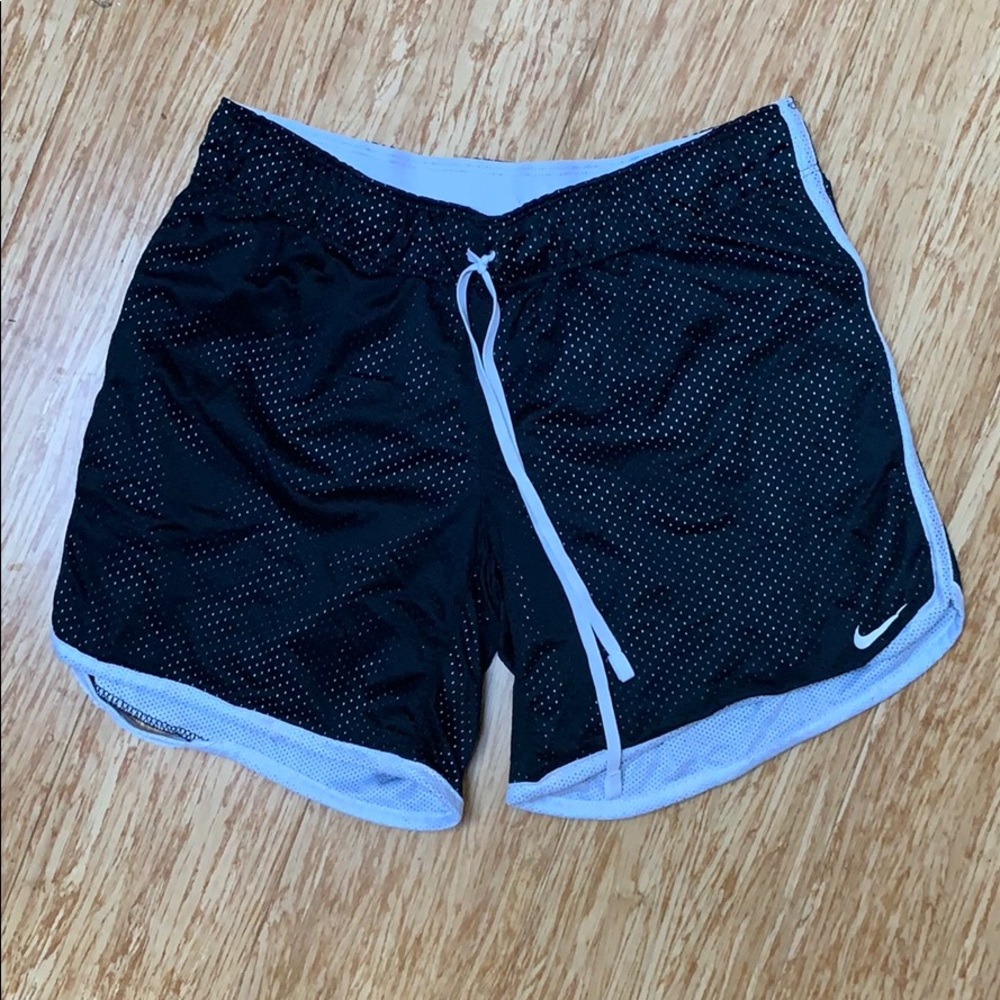 Nike - women’s dry-fit shorts - S
